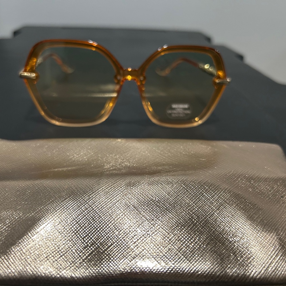 Mad Shade Gold Classic Sunglasses with Timeless Design